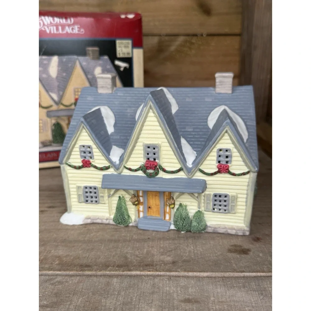 Vintage Christmas Lemax Dickensvale Village ~‎ YELLOW HOUSE 2 STORY ~ In box